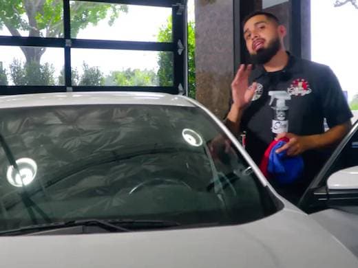 How to Clean Your Windshield With No Streaks